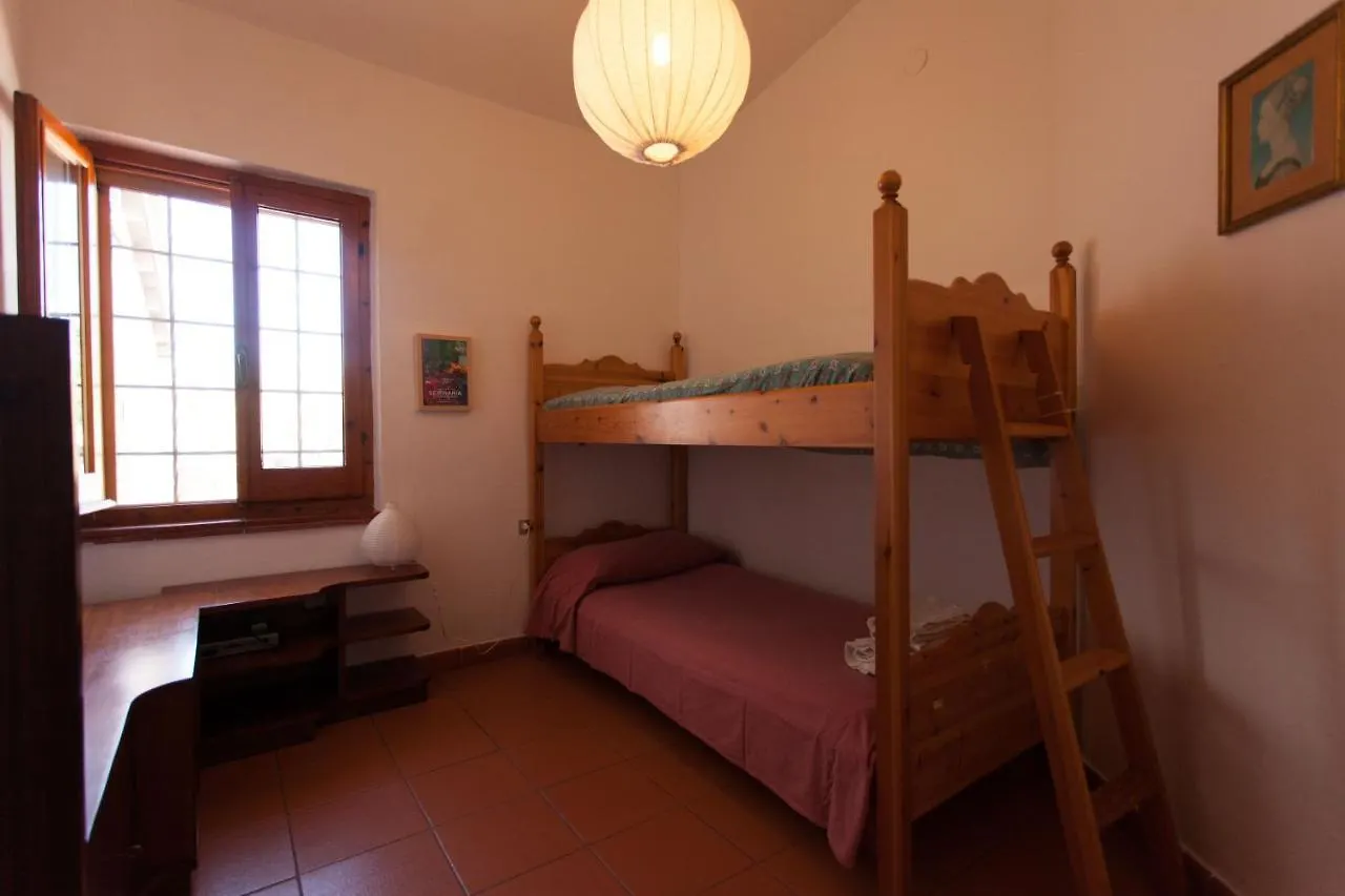 Villa Paolina, Private Pool, Large Shady Patio, Bbq Calasetta