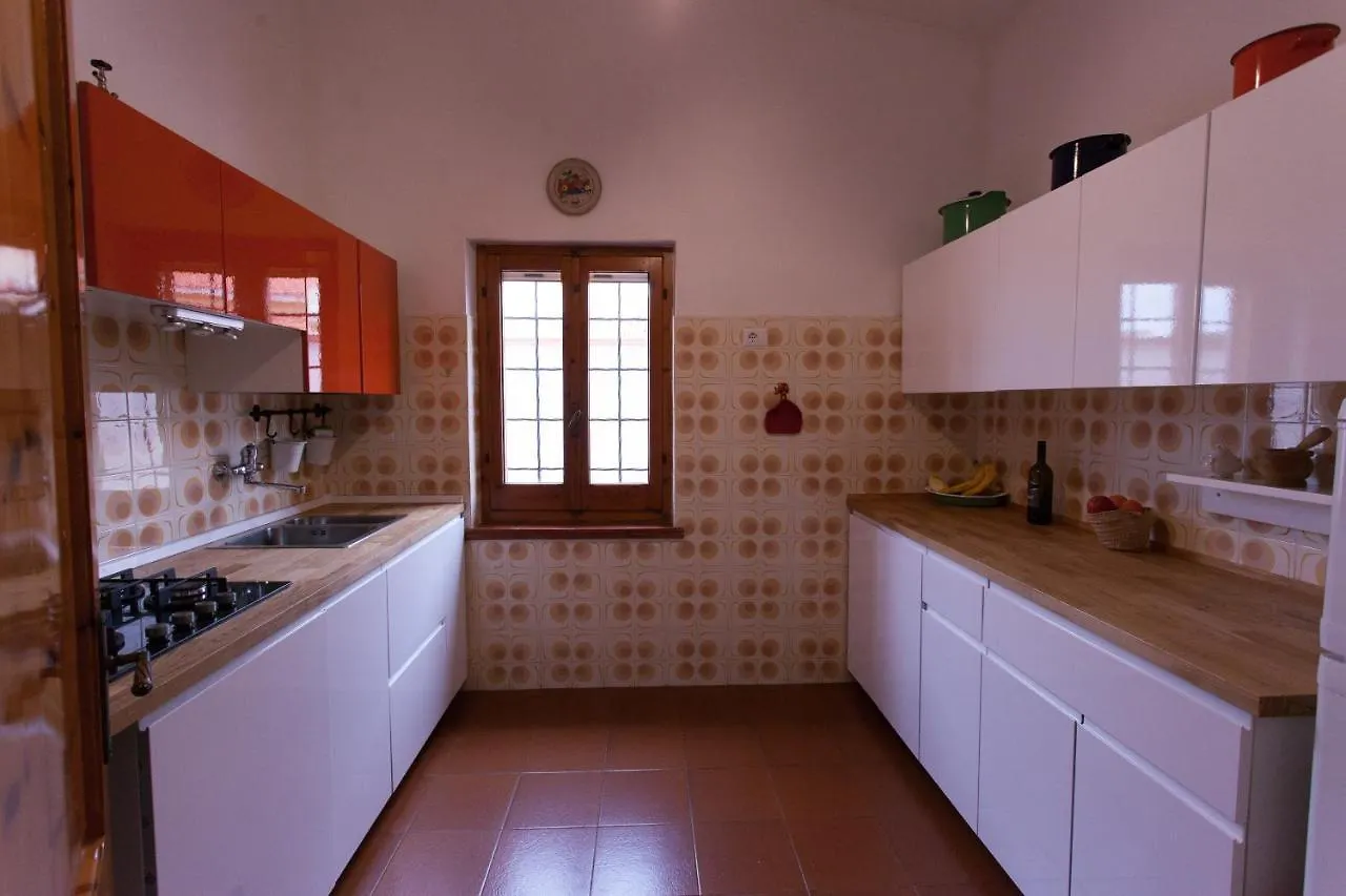 קאלאסטה Villa Paolina, Private Pool, Large Shady Patio, Bbq איטליה