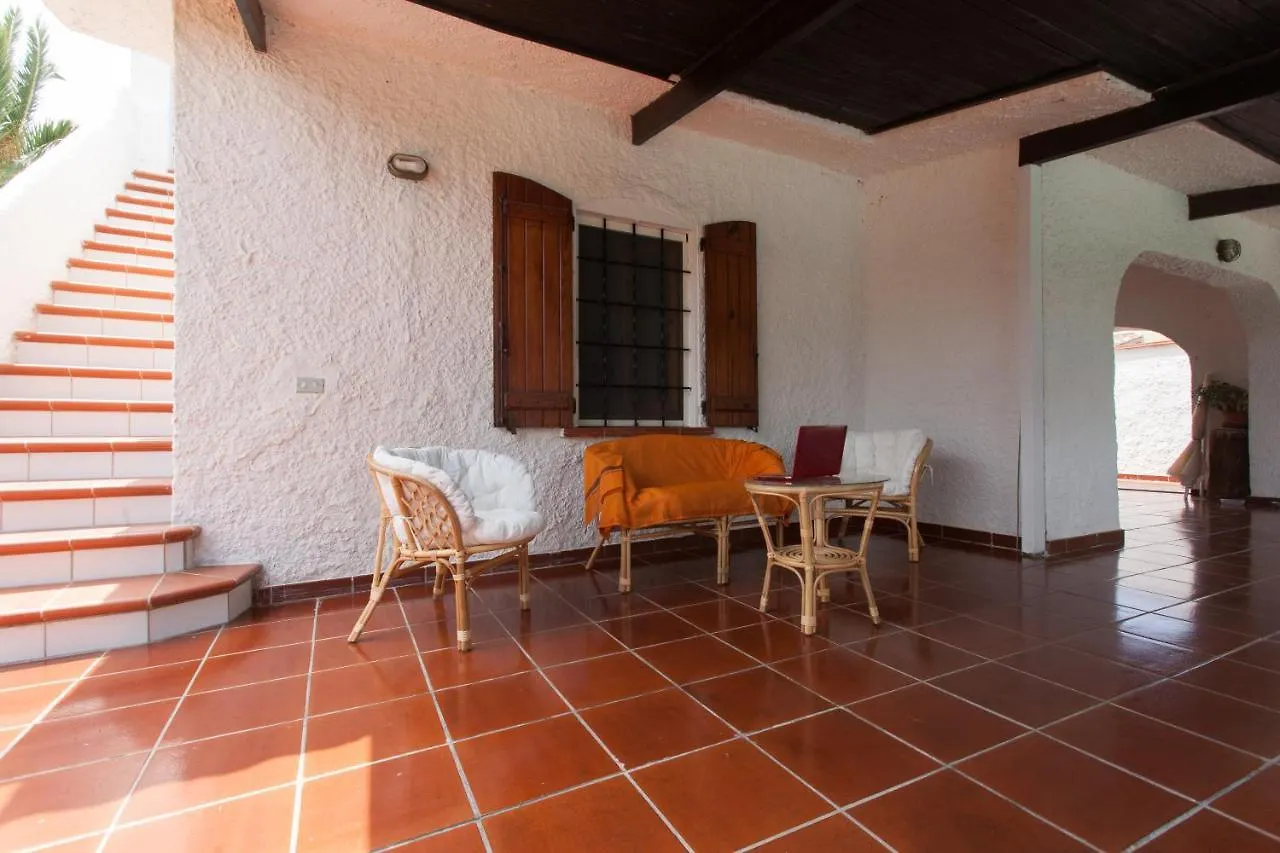 Villa Paolina, Private Pool, Large Shady Patio, Bbq Calasetta
