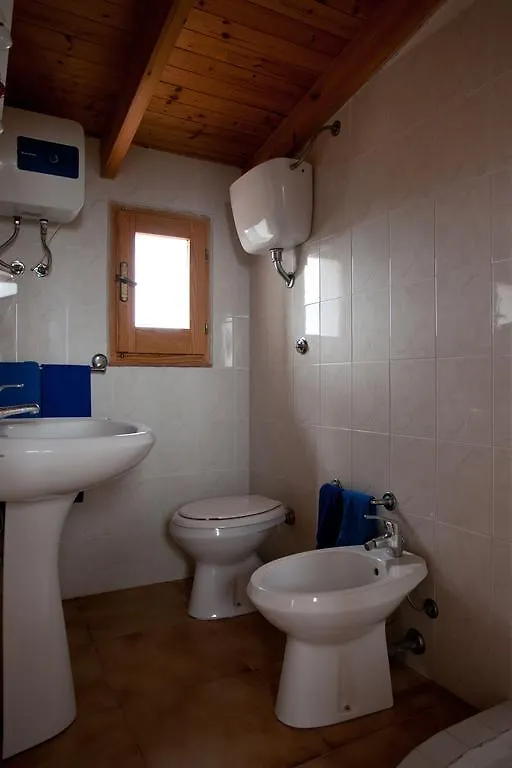 Villa Paolina, Private Pool, Large Shady Patio, Bbq Calasetta