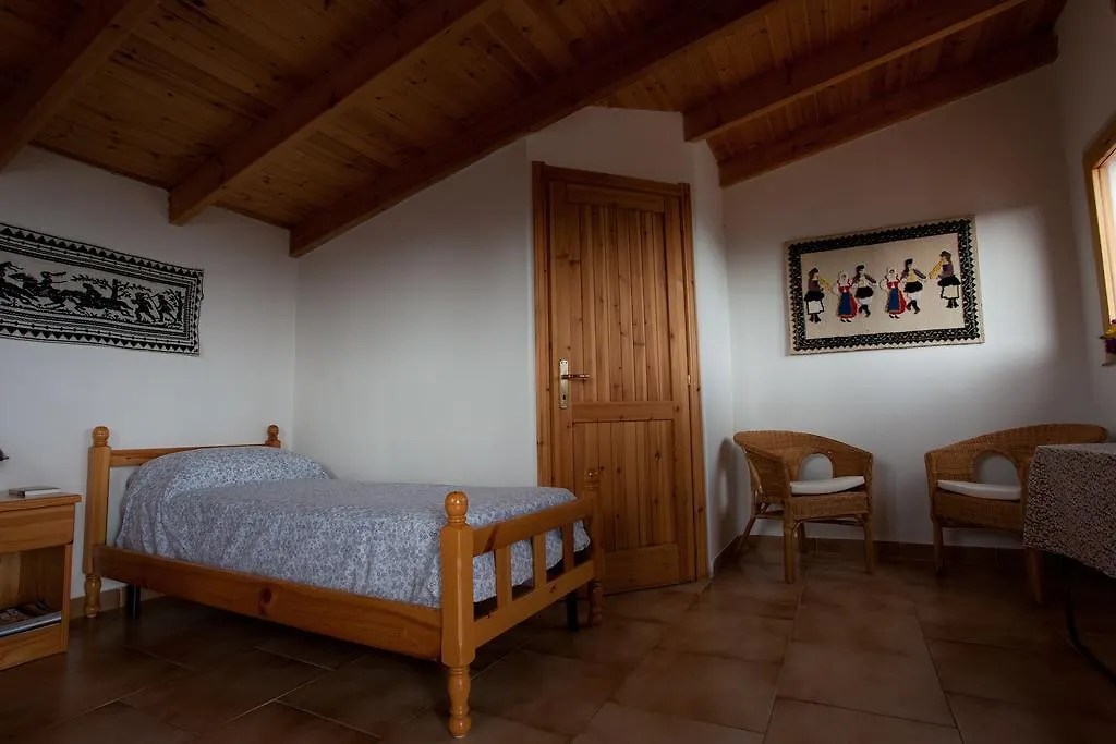 Villa Paolina, Private Pool, Large Shady Patio, Bbq Calasetta